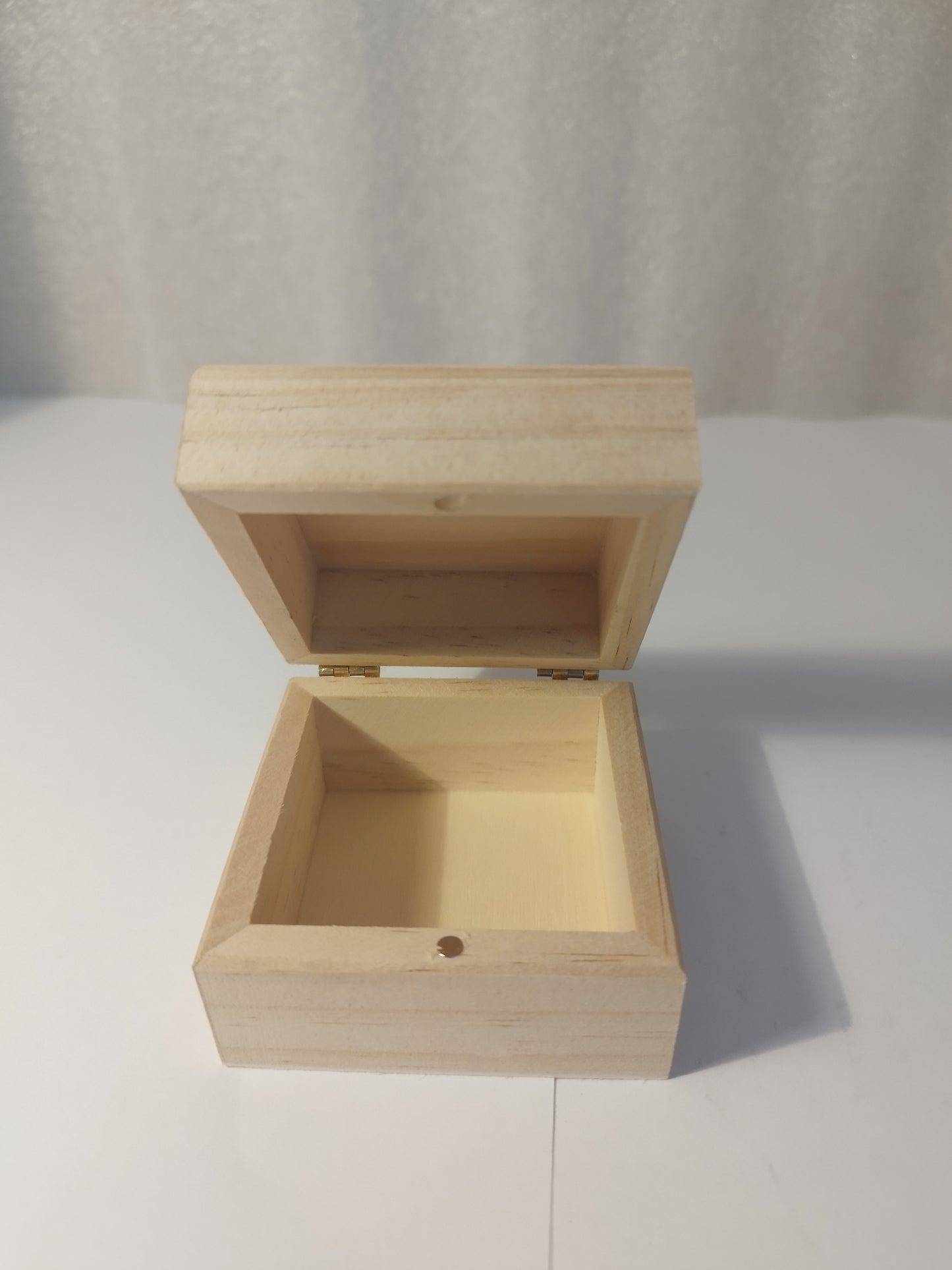 Flower hut engraved and hand painted jewellery box