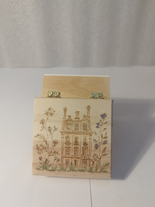 Pretty house engraved and hand painted jewellery box